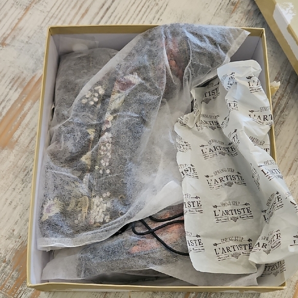 L'Artiste Floral Lace-Up Boots - Black and Red - Picture 7 of 7